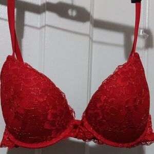 Luxurious Scarlet Lace Bra Lightly Padded Adjustable 36C NWOT